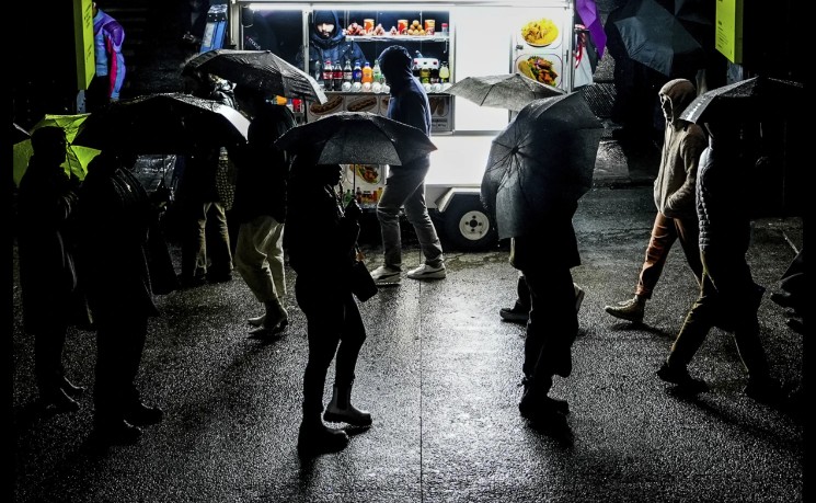 冬季风暴和降雨席卷美国 预计感恩节期间将出现新一轮强风降雨